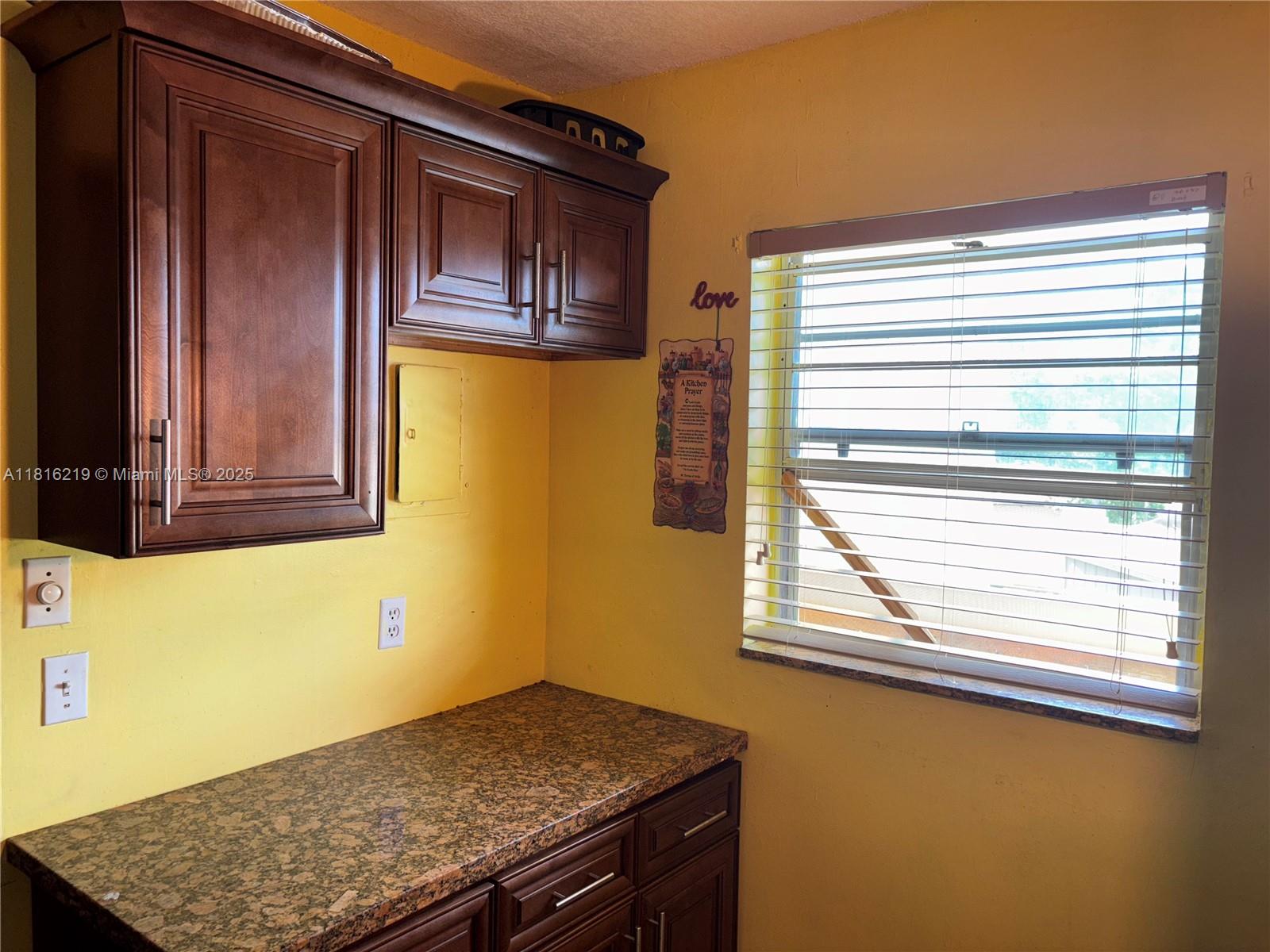 CAMBRIDGE HOUSE EAST - Residential