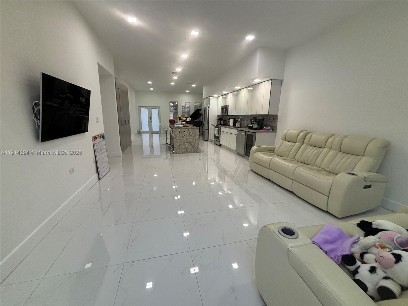 POINCIANA AT SUNSET LAKES - Residential Lease