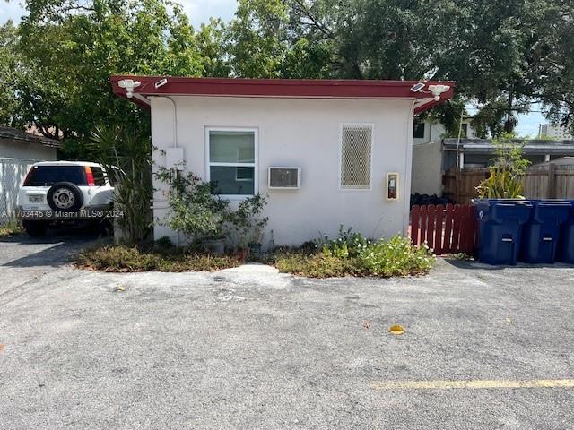 922 Nw 2nd St 4, Miami, Broward County, Florida - 2 Bedrooms  
1 Bathrooms - 