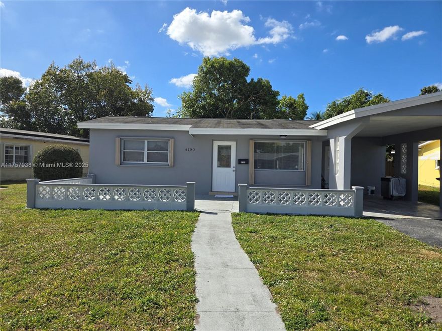 beautiful 3 bedroom and 2-bathroom home in a quite area in Lauderdale lakes!!!
Newly painted exterior and interior.  fully equipped with hurricane shutters lots of storage.
New vanity with mirror. smoke detectors throughout the house.
