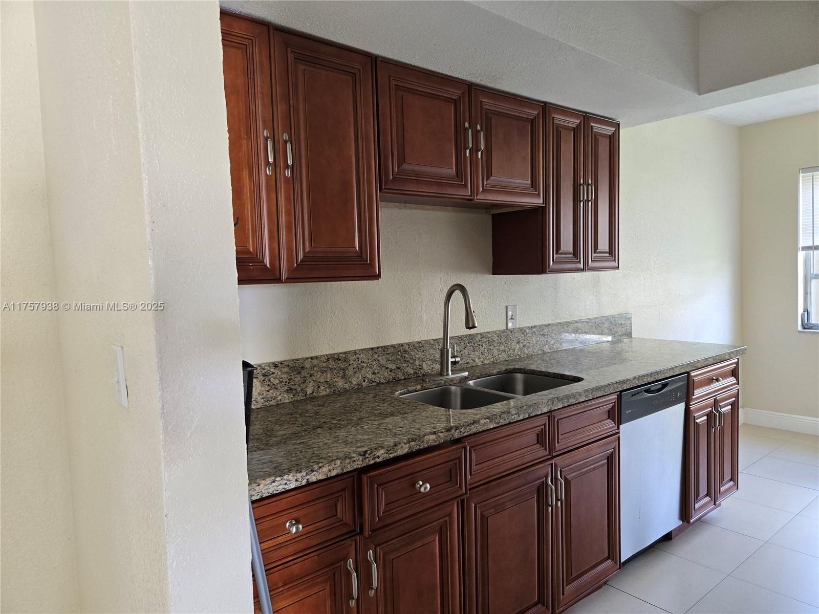 OAKLAND ESTATES NORTH 2 S - Residential Lease