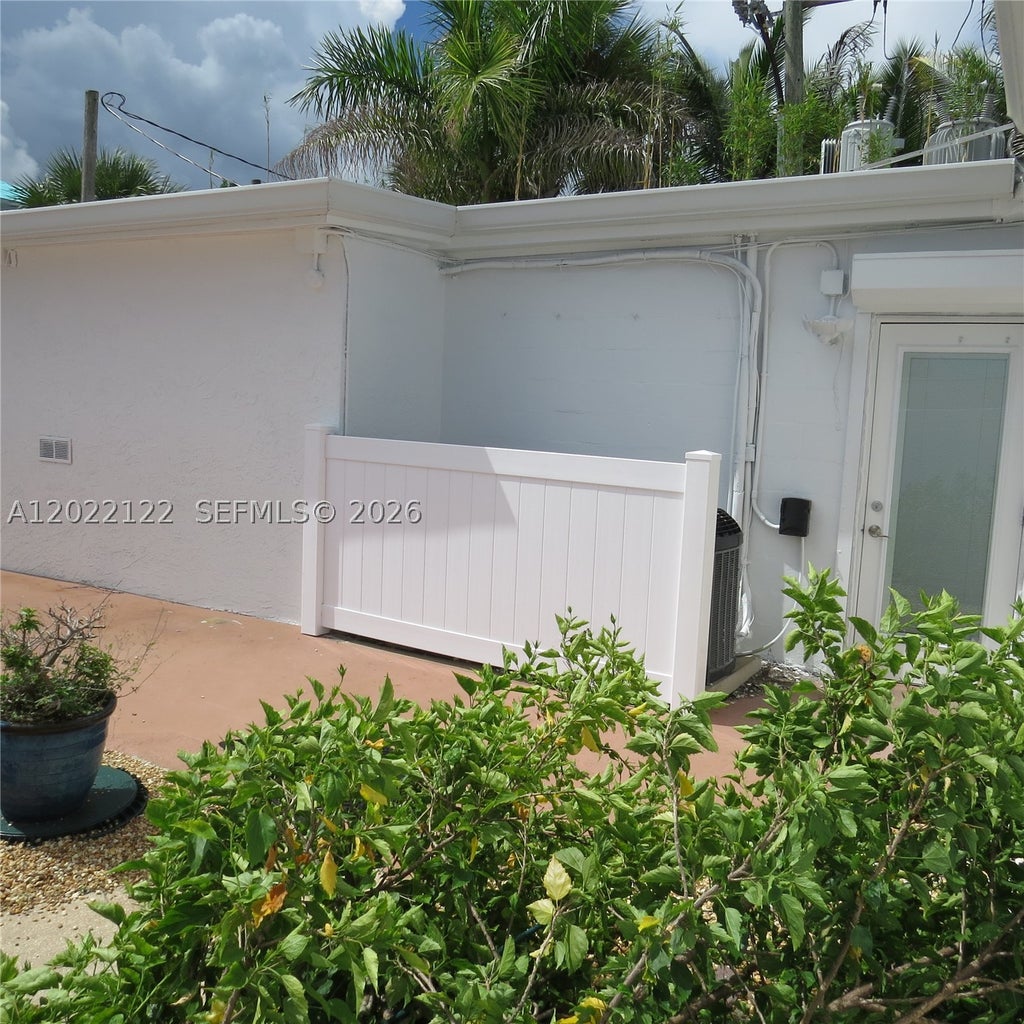 Photo of 9128 SE Bridge Rd, Hobe Sound, FL 33455 (MLS # A12022122)