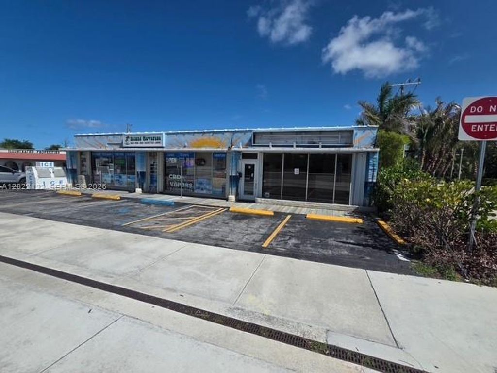 Photo of 9128 SE Bridge Rd, Hobe Sound, FL 33455 (MLS # A12022122)
