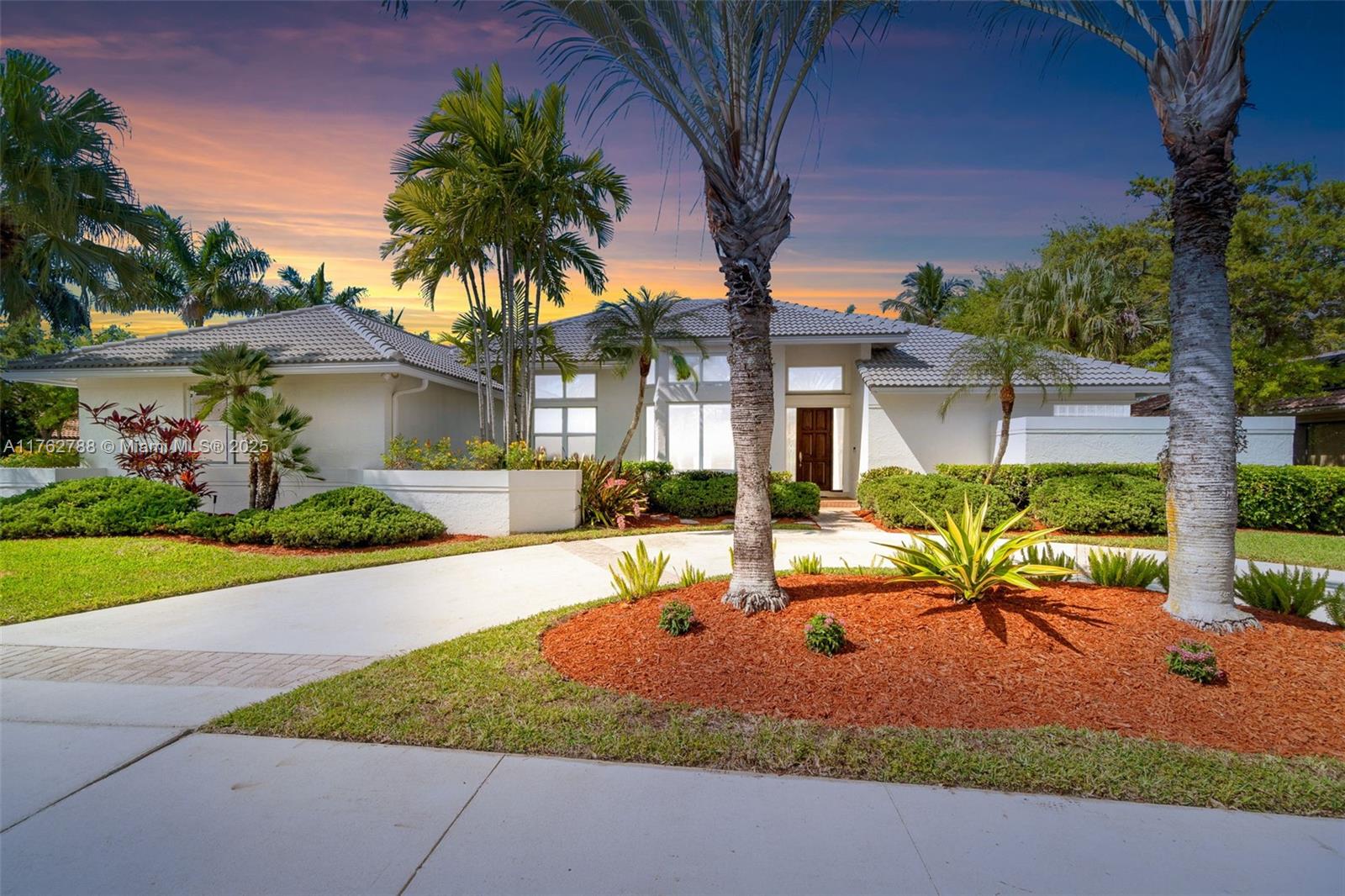 311 Palm Blvd, Weston, Broward County, Florida - 5 Bedrooms  
3 Bathrooms - 
