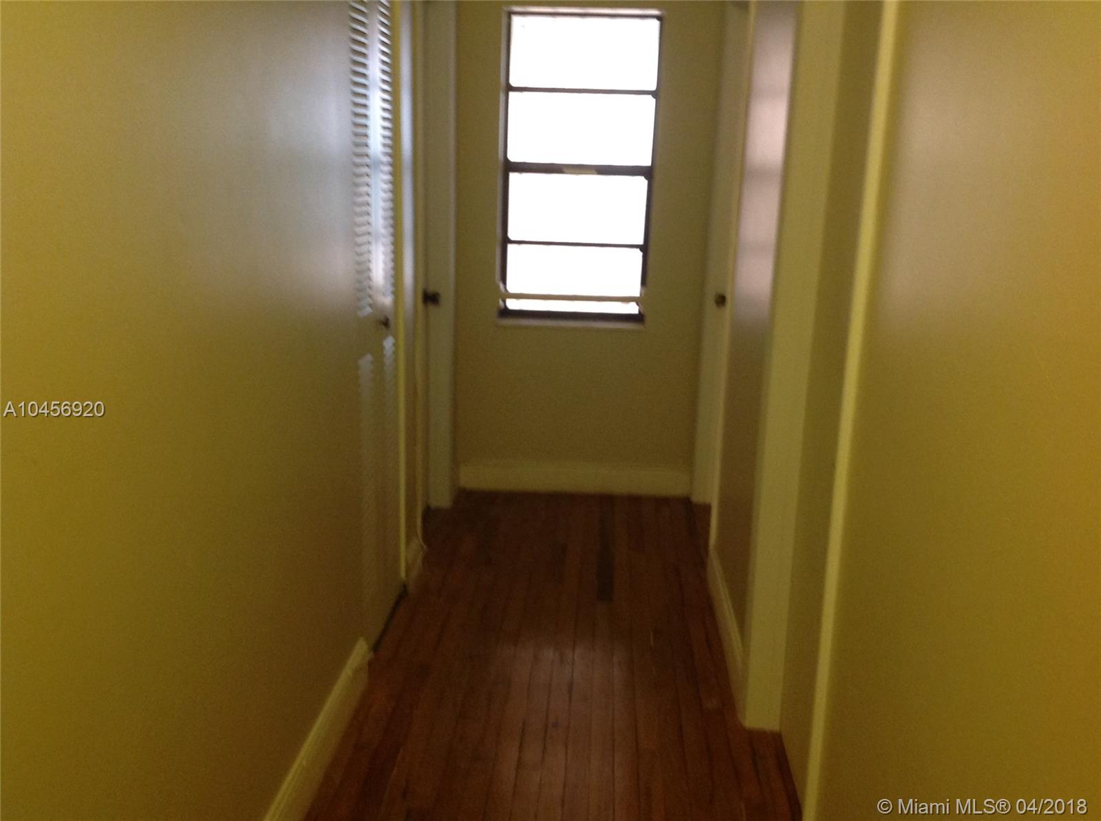 TAMIAMI LAKES SEC 7 - Residential