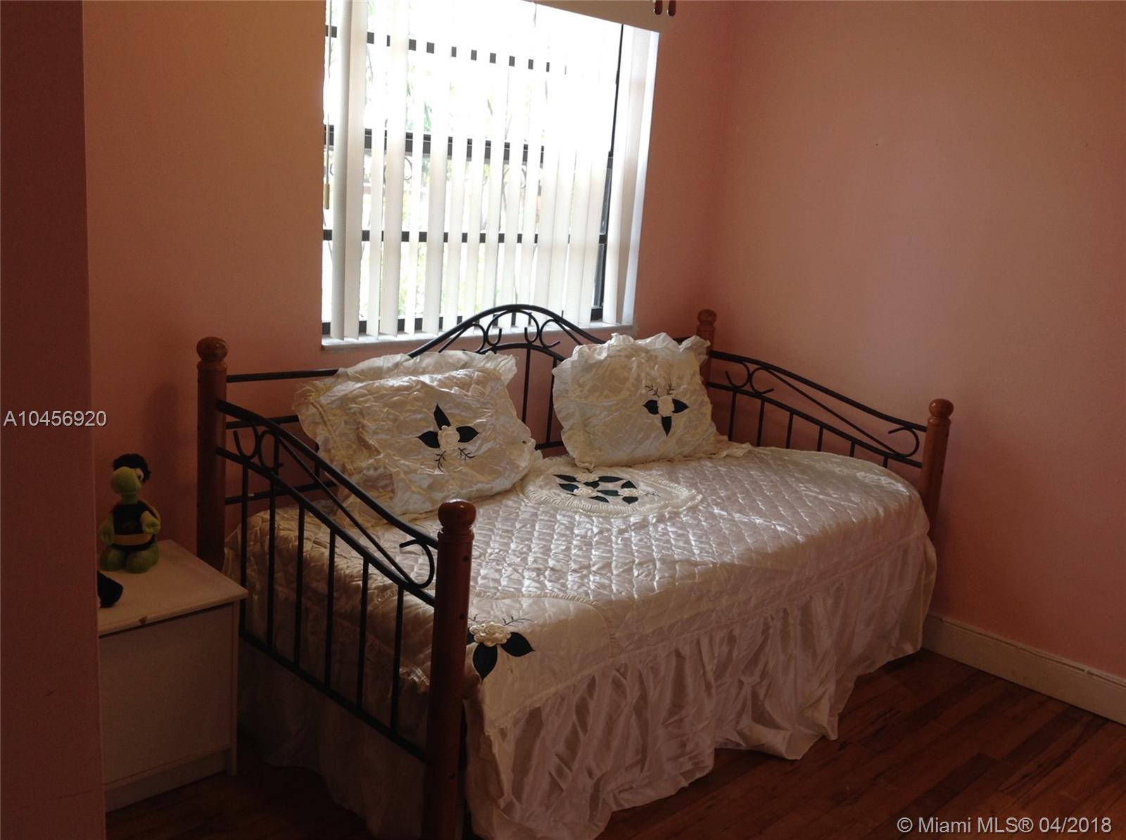 TAMIAMI LAKES SEC 7 - Residential