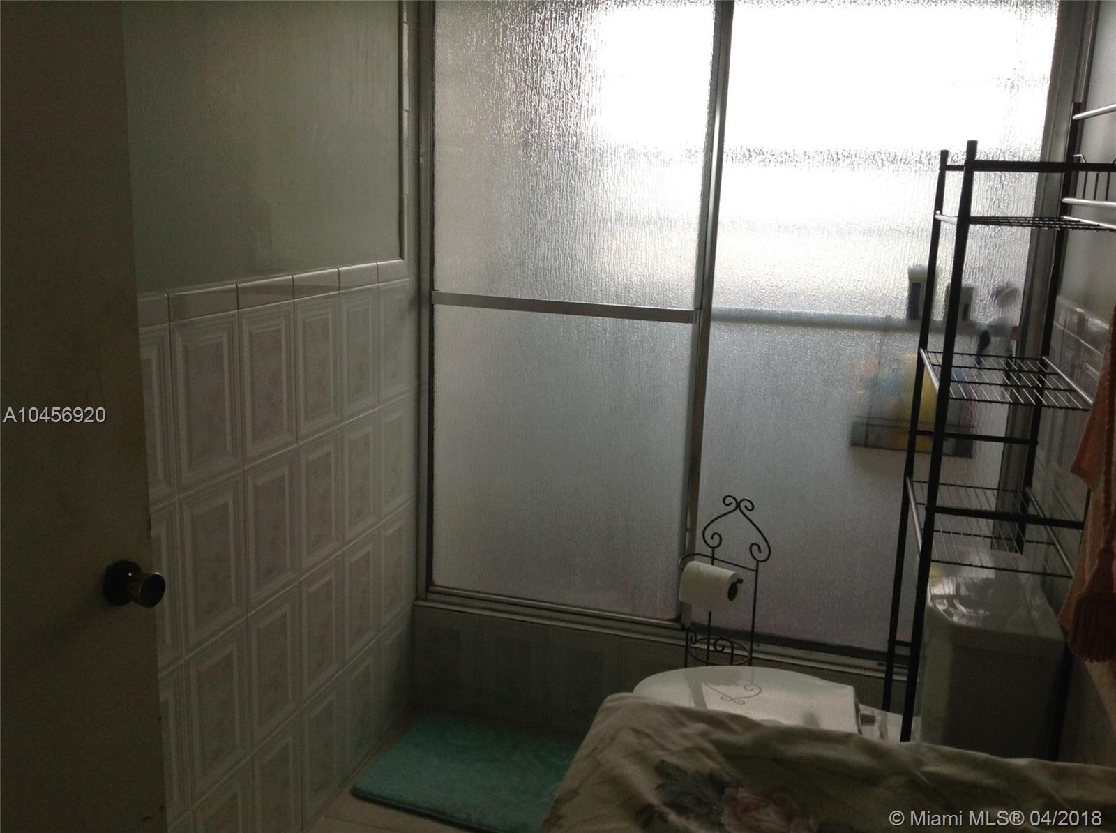 TAMIAMI LAKES SEC 7 - Residential