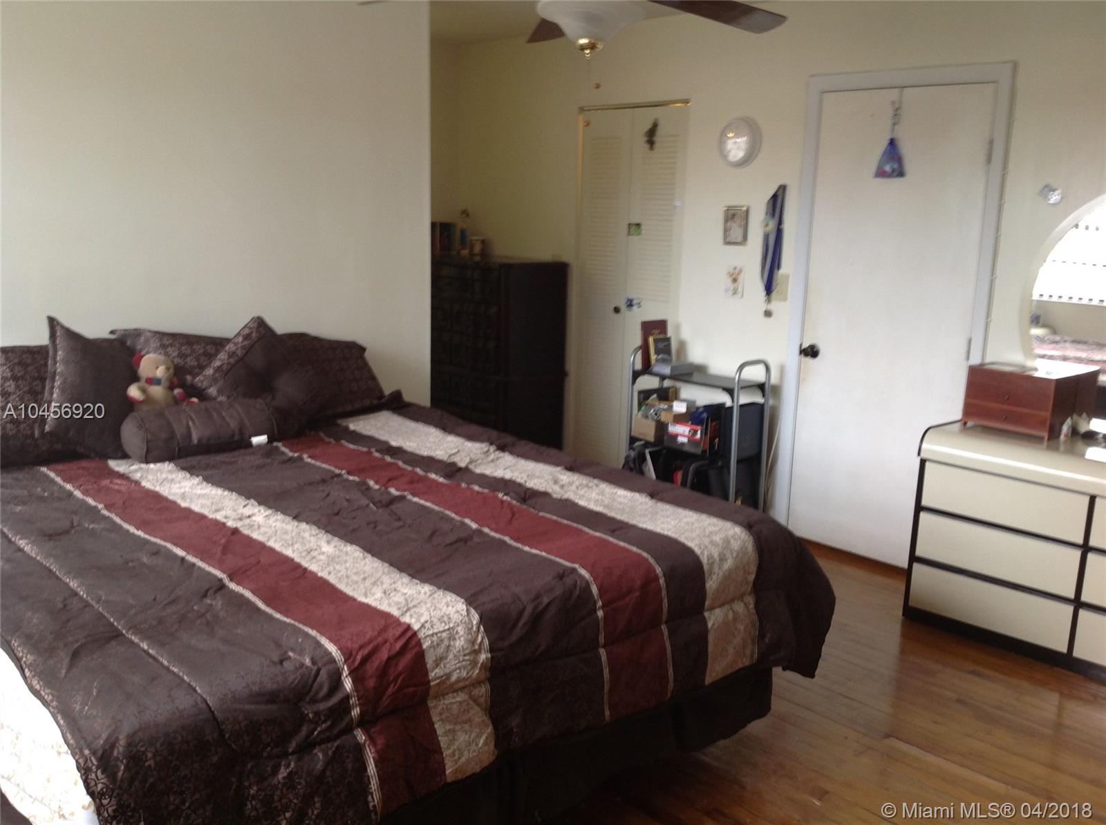 TAMIAMI LAKES SEC 7 - Residential