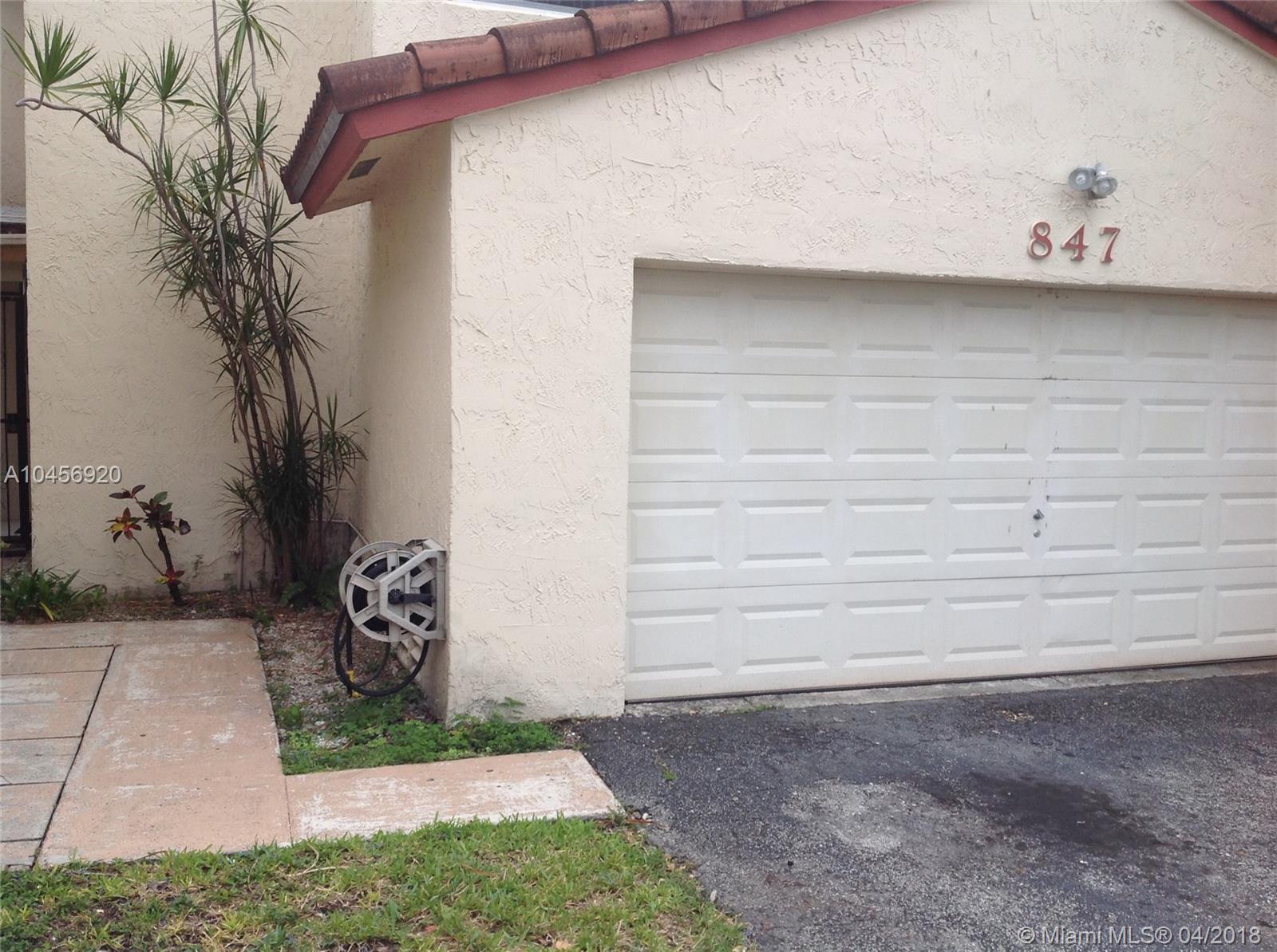 TAMIAMI LAKES SEC 7 - Residential