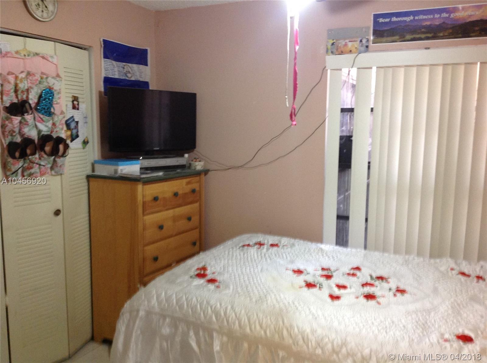 TAMIAMI LAKES SEC 7 - Residential