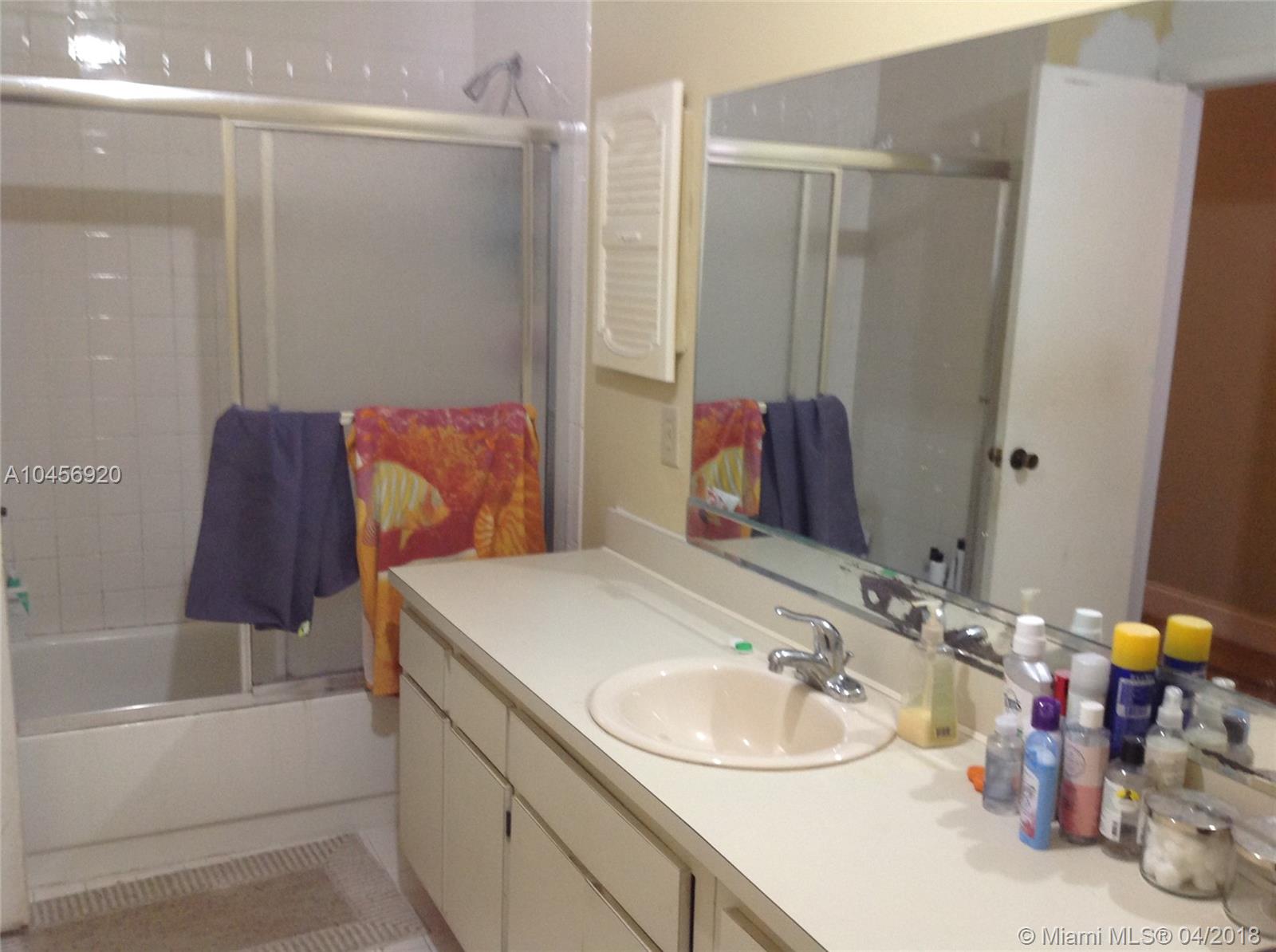 TAMIAMI LAKES SEC 7 - Residential