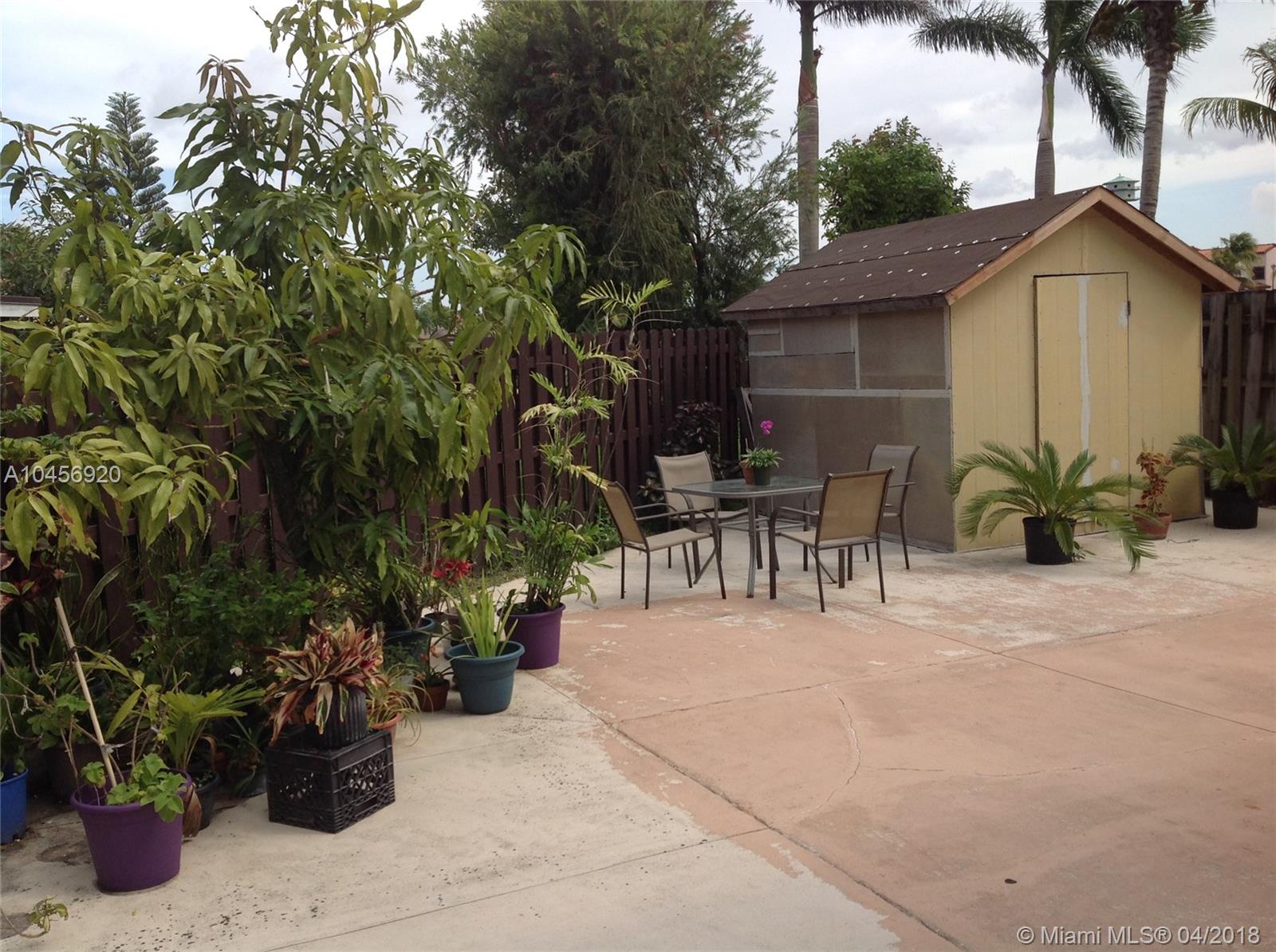 TAMIAMI LAKES SEC 7 - Residential