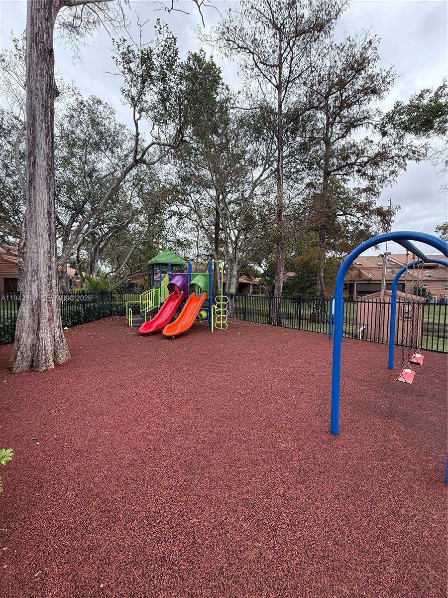 BANYAN LAKES - Residential