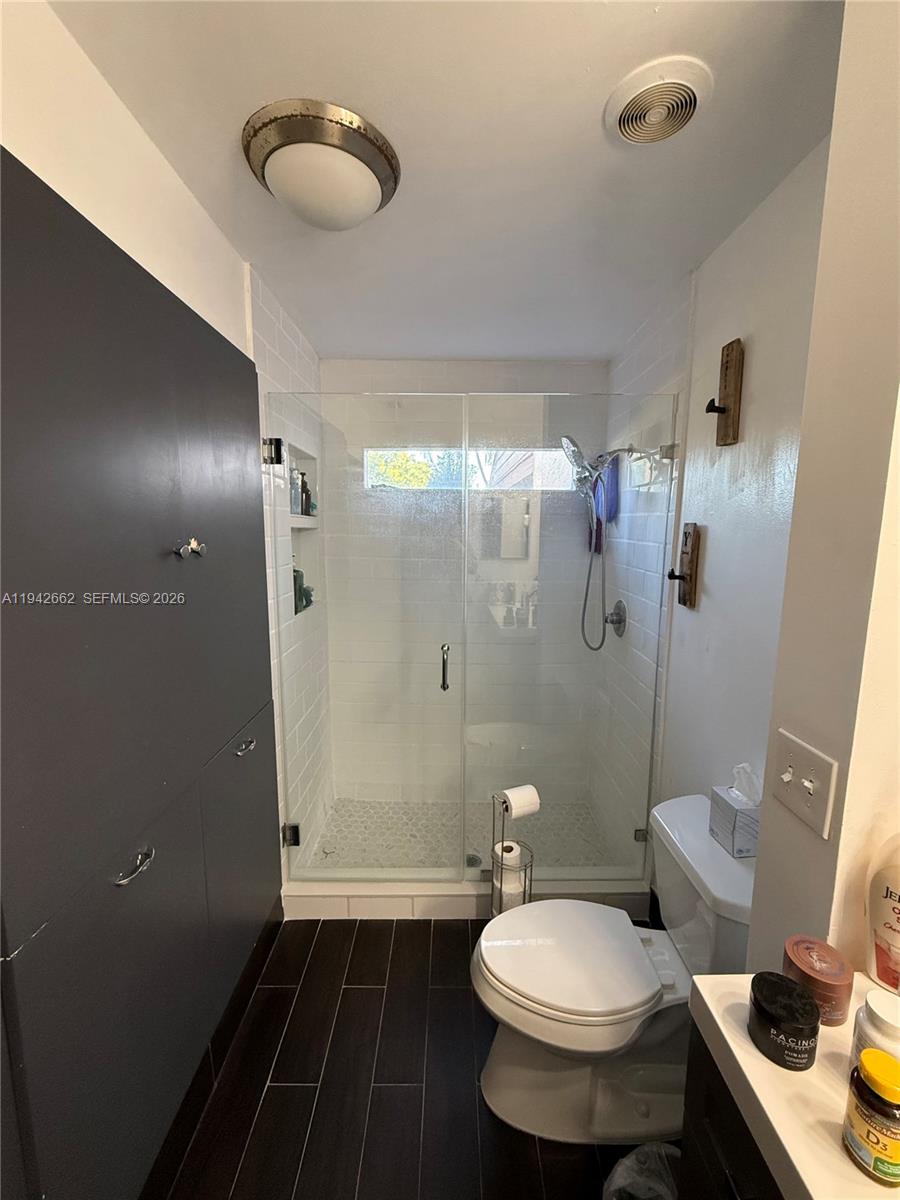 BANYAN LAKES - Residential