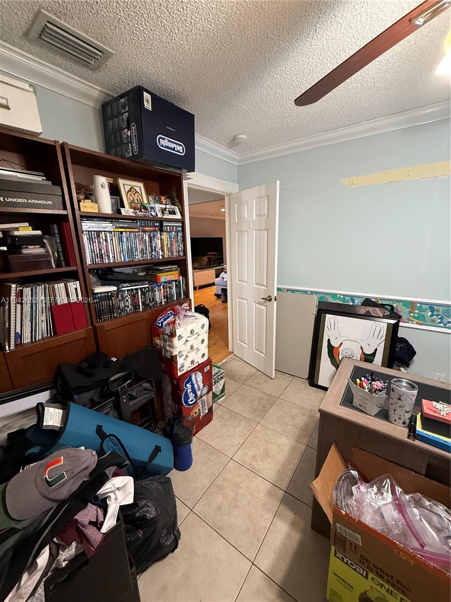 BANYAN LAKES - Residential