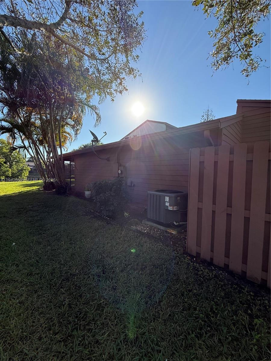 BANYAN LAKES - Residential