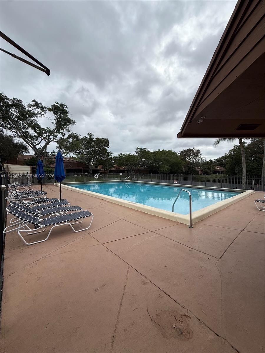 BANYAN LAKES - Residential