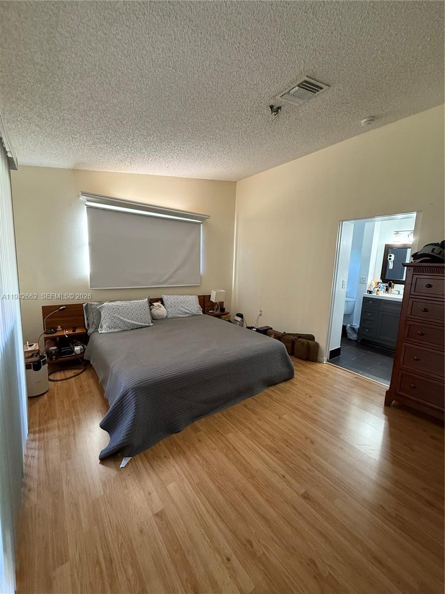 BANYAN LAKES - Residential