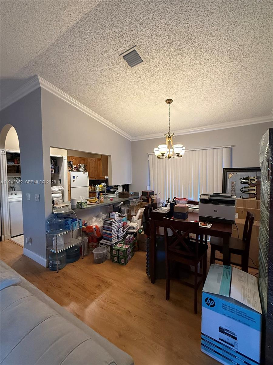 BANYAN LAKES - Residential