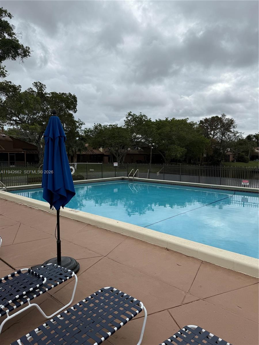 BANYAN LAKES - Residential