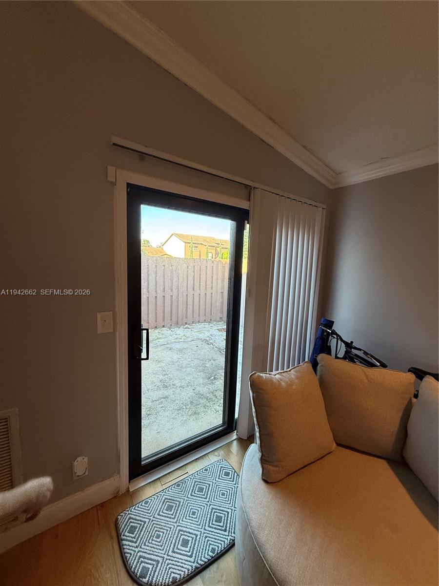 BANYAN LAKES - Residential