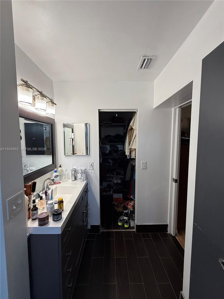 BANYAN LAKES - Residential