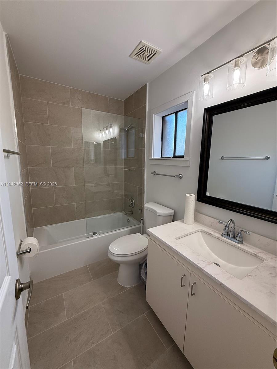 BANYAN LAKES - Residential