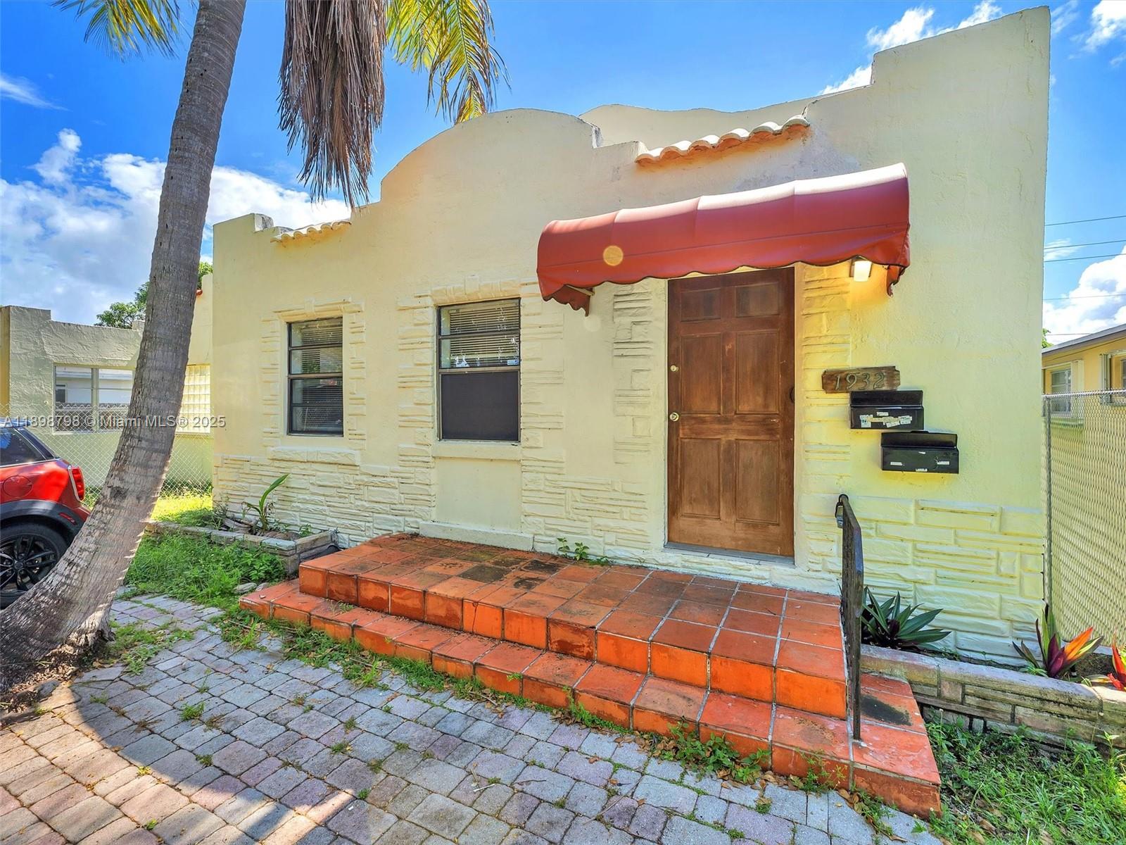 1932 Dewey St