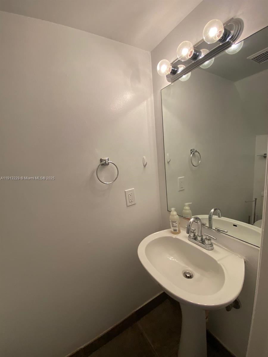 1525 PENNSYLVANIA CONDO - Residential Lease