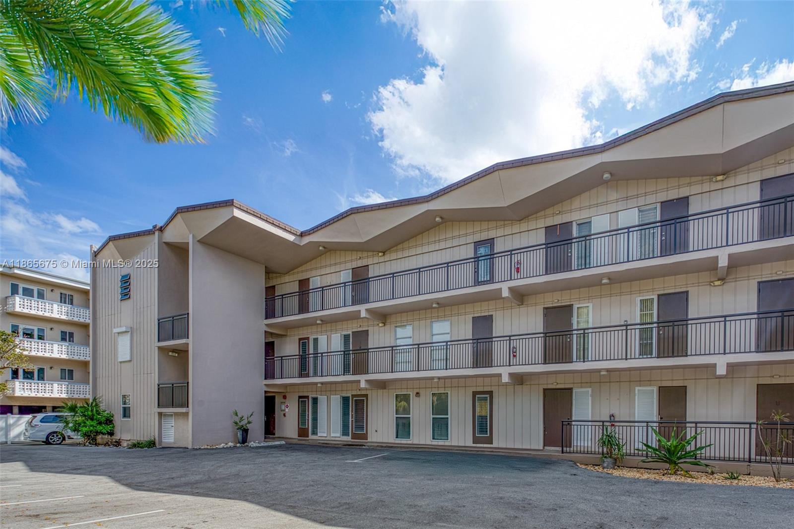 1967 S Ocean Blvd 202