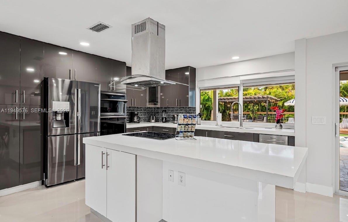 HOLLYWOOD HILLS - Residential