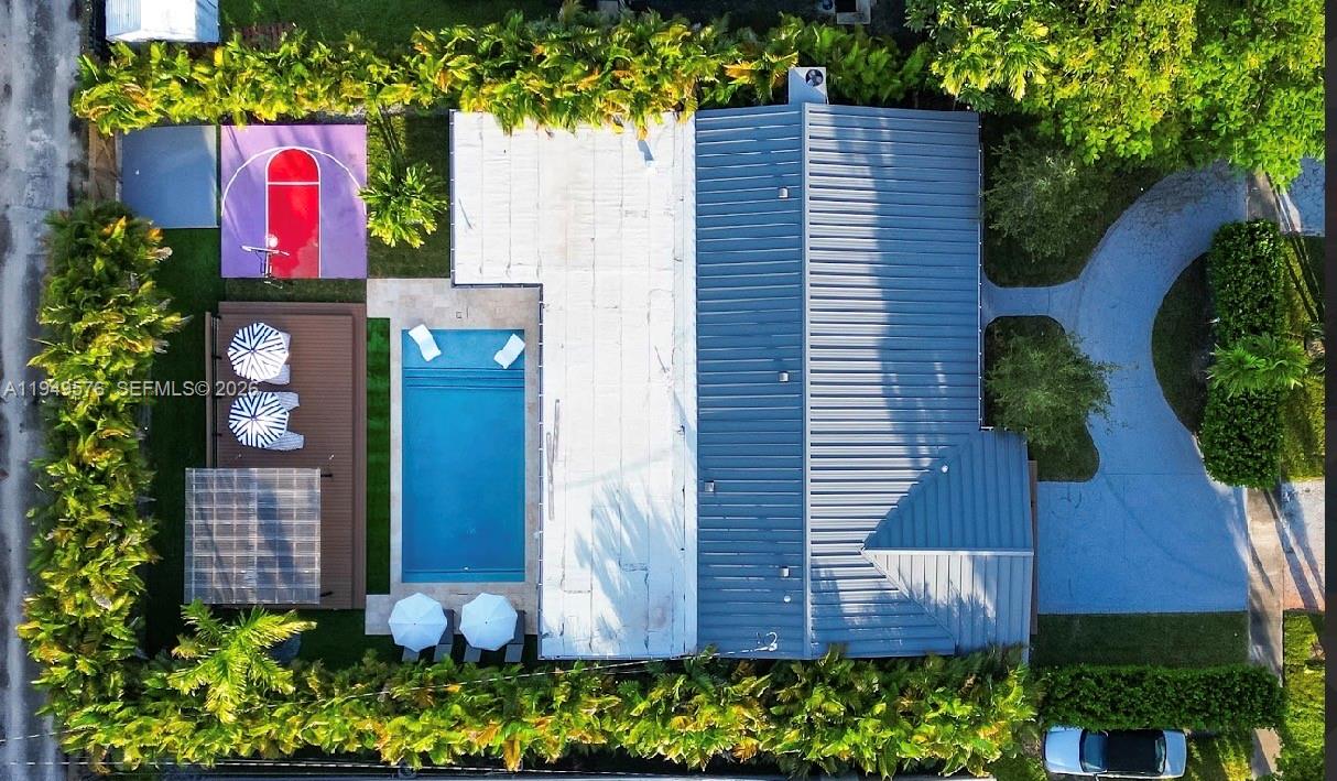 HOLLYWOOD HILLS - Residential