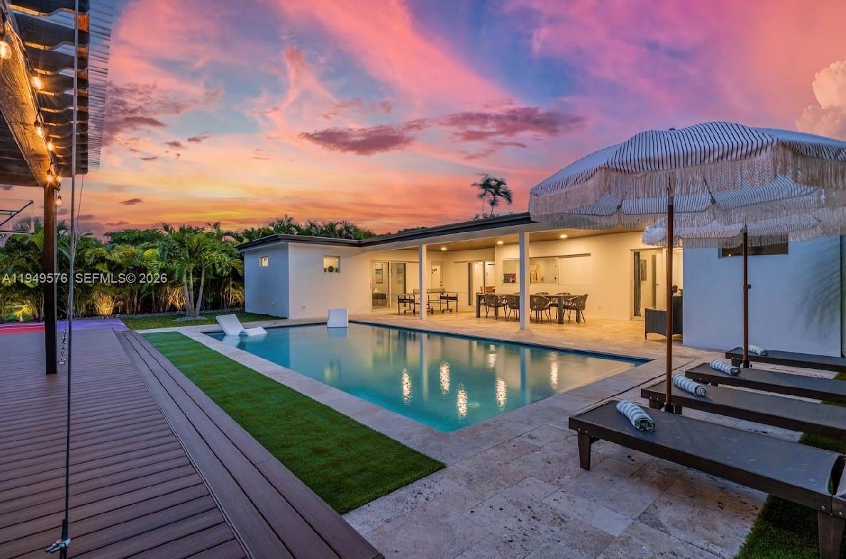 HOLLYWOOD HILLS - Residential