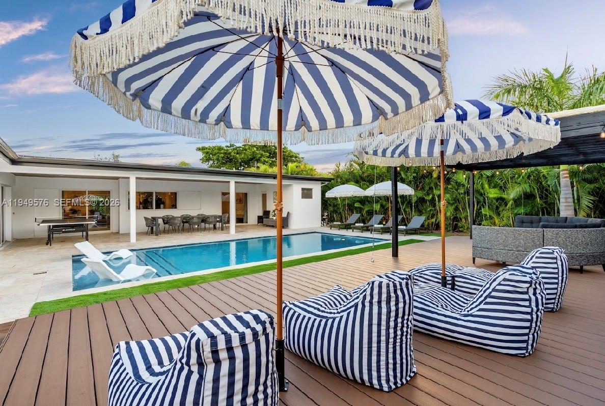 HOLLYWOOD HILLS - Residential