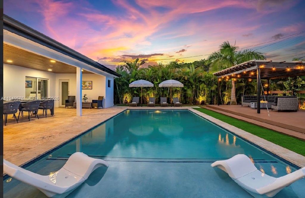 Photo of Hollywood, FL 33021 (MLS # A11949576)