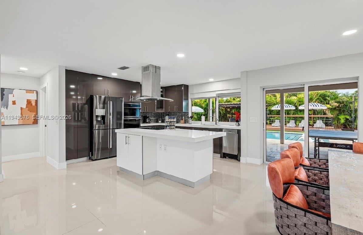 HOLLYWOOD HILLS - Residential