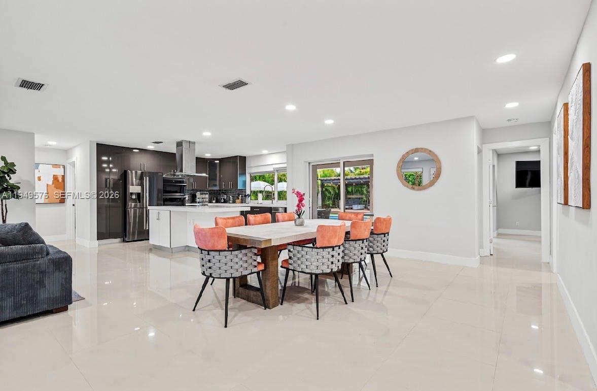 HOLLYWOOD HILLS - Residential