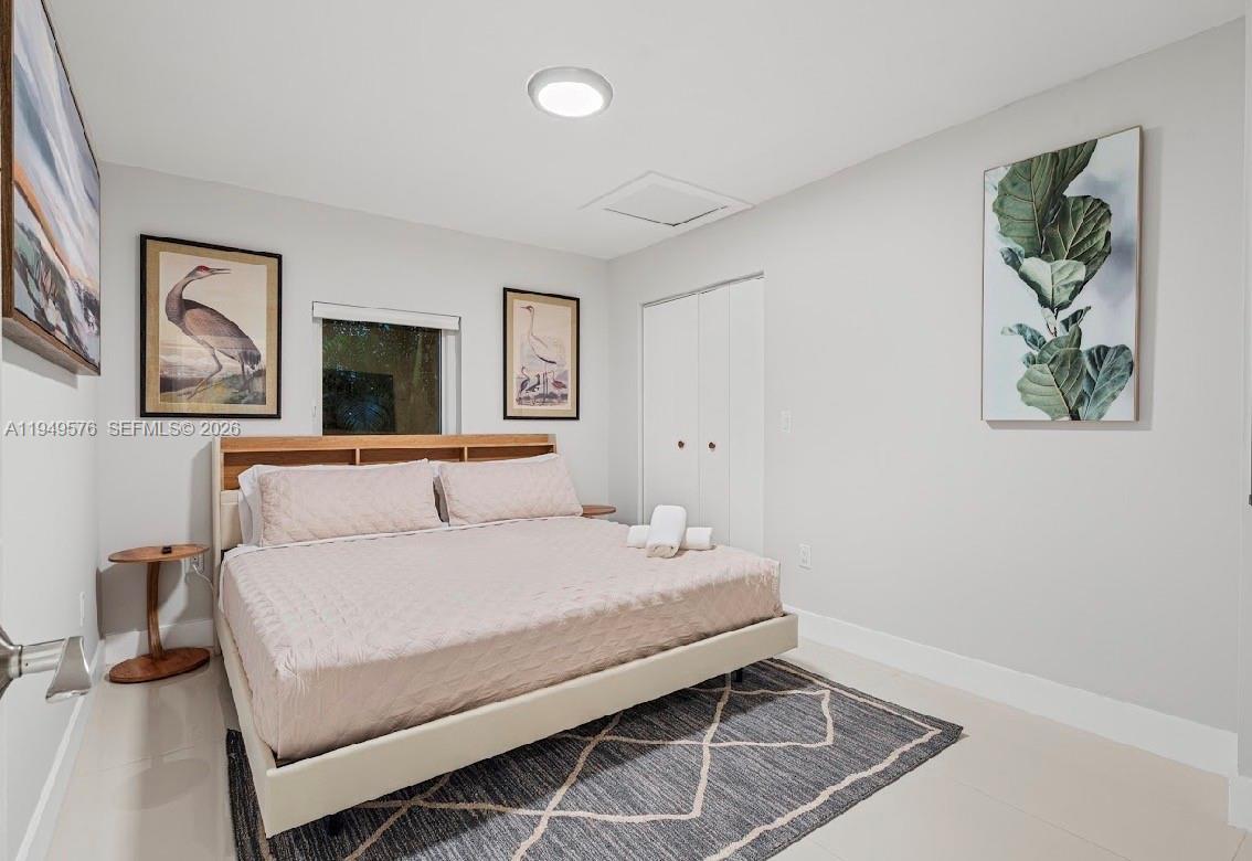 HOLLYWOOD HILLS - Residential