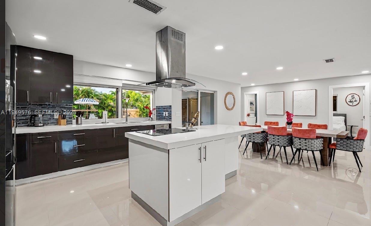 HOLLYWOOD HILLS - Residential