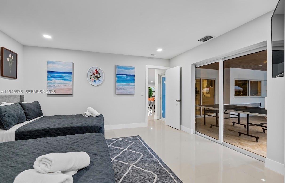 HOLLYWOOD HILLS - Residential