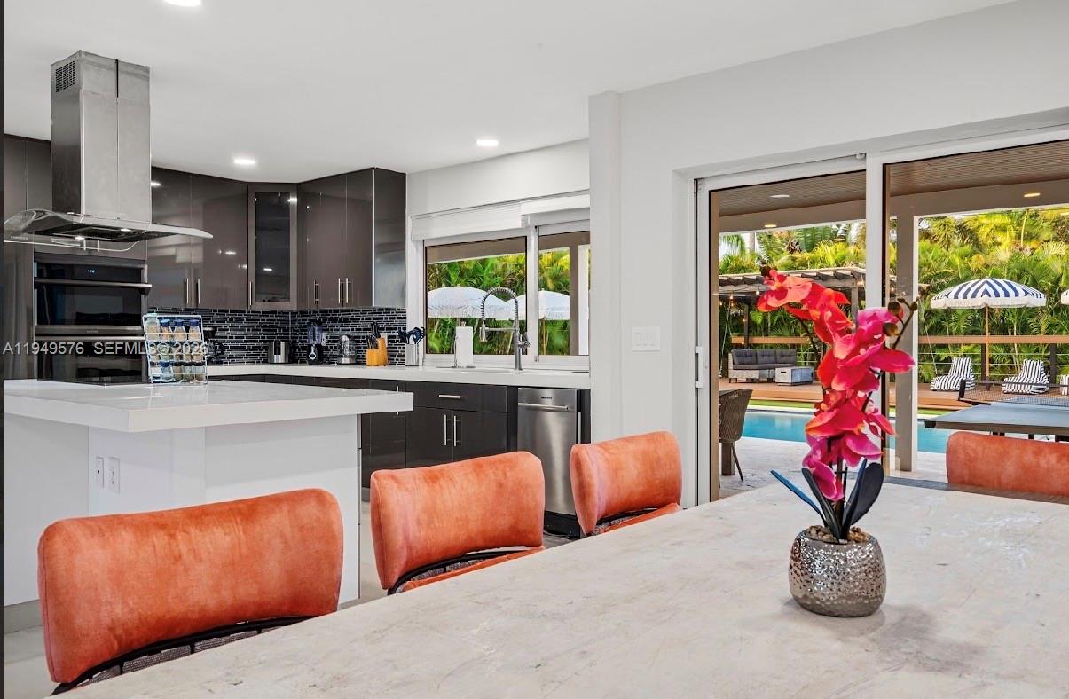 HOLLYWOOD HILLS - Residential