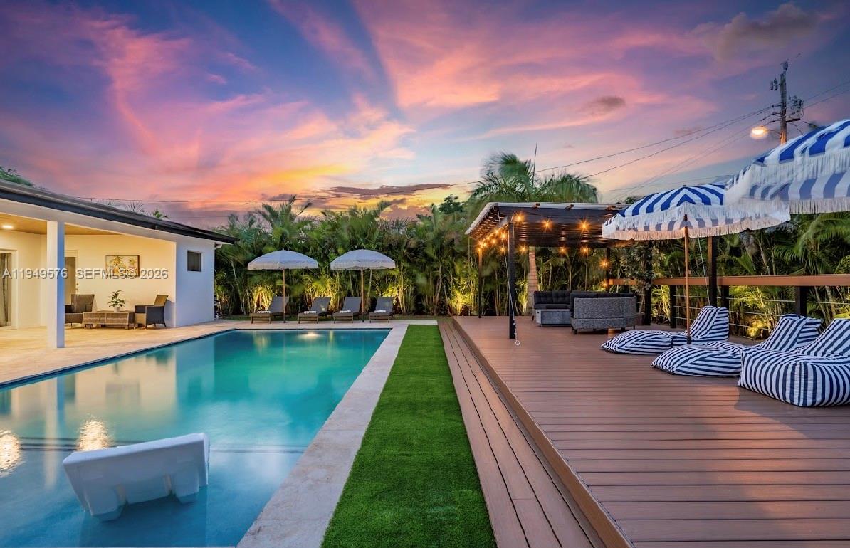 HOLLYWOOD HILLS - Residential