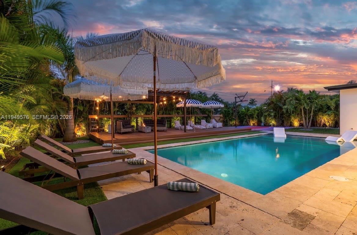 HOLLYWOOD HILLS - Residential