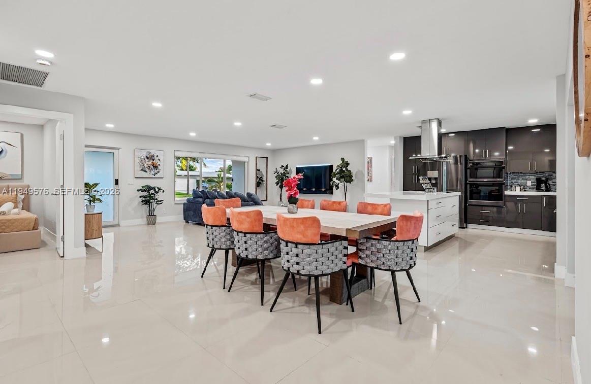 HOLLYWOOD HILLS - Residential