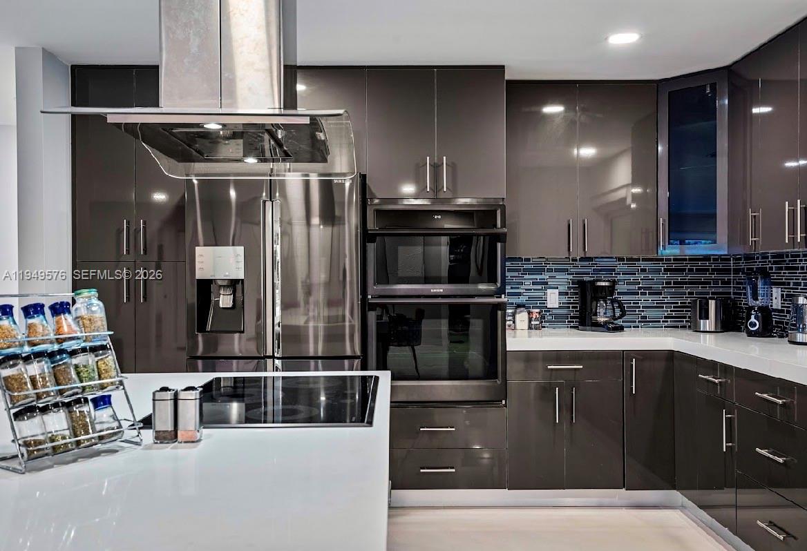 HOLLYWOOD HILLS - Residential