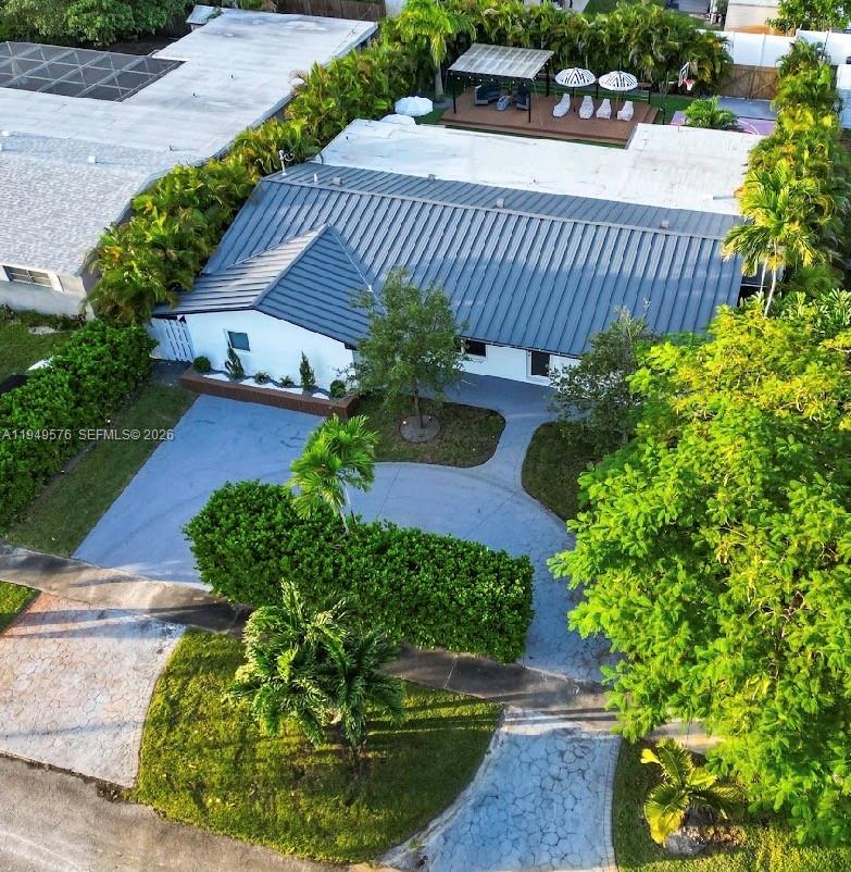 HOLLYWOOD HILLS - Residential