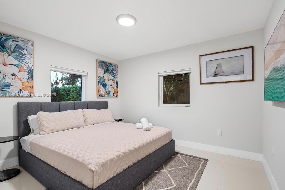 HOLLYWOOD HILLS - Residential