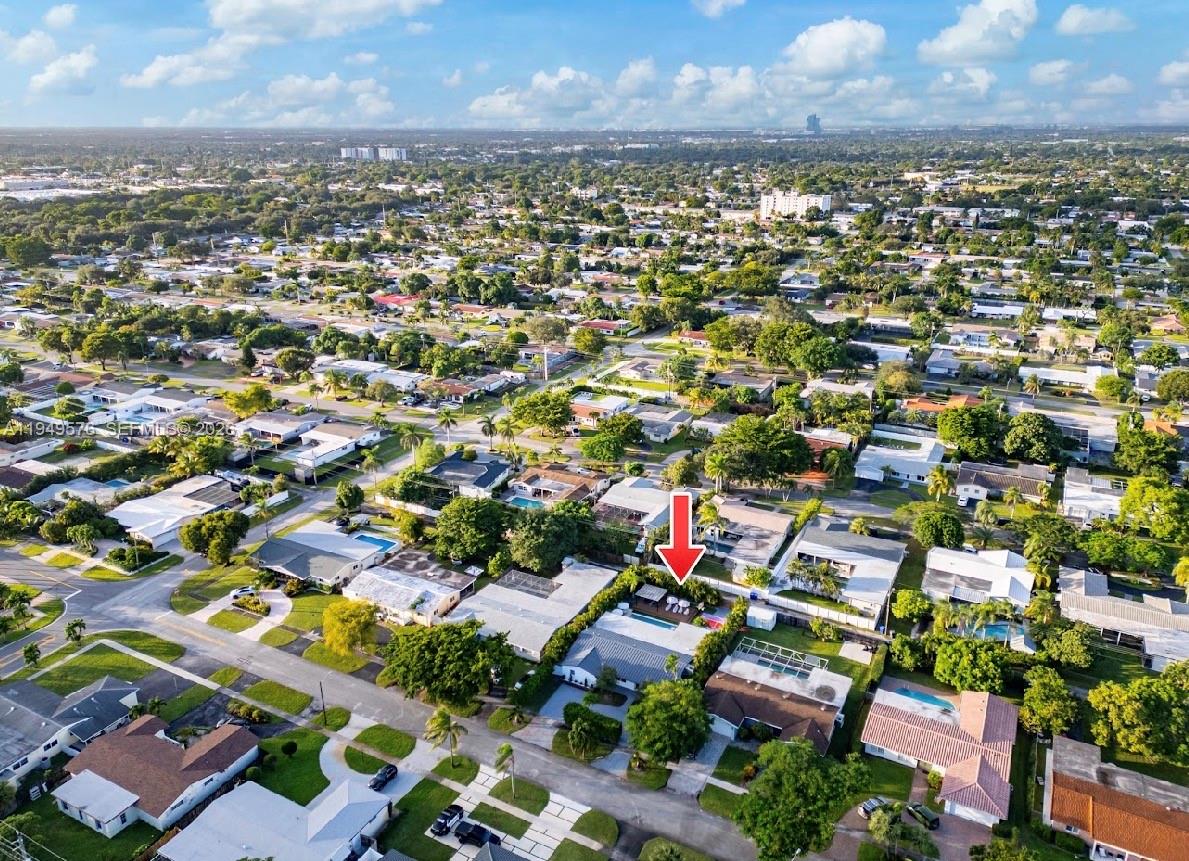HOLLYWOOD HILLS - Residential