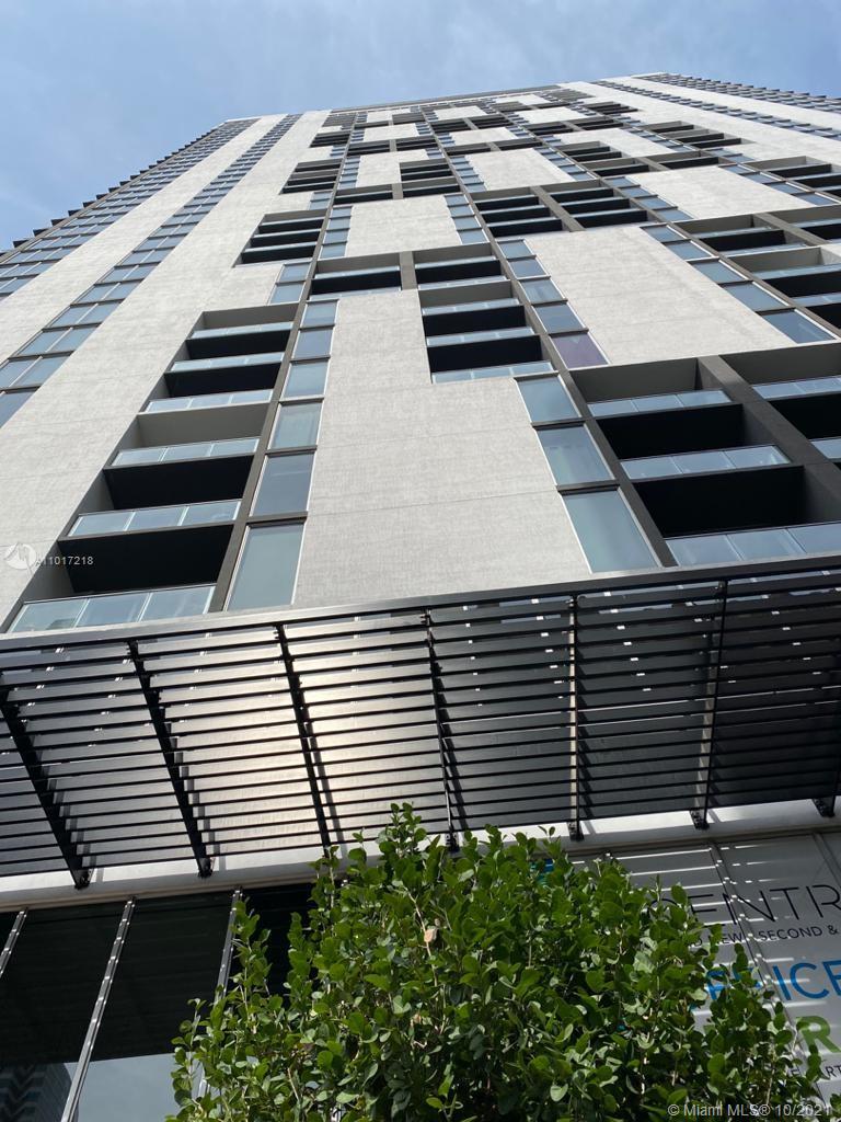 Amazing apartment with an open floor plan located at Centro, in the heart of Downtown Miami. Features stainless steel energy- smart appliances, Italian kitchen & bathroom cabinetry and a spectacular view. Amenities include a rooftop pool; , sauna, a fitness center with breathtaking views of the City, elevators, and 24 hr security. Walking distance to many restaurants; Bay Front Park and Adrienne Arsht Center. Call today to schedule a tour.