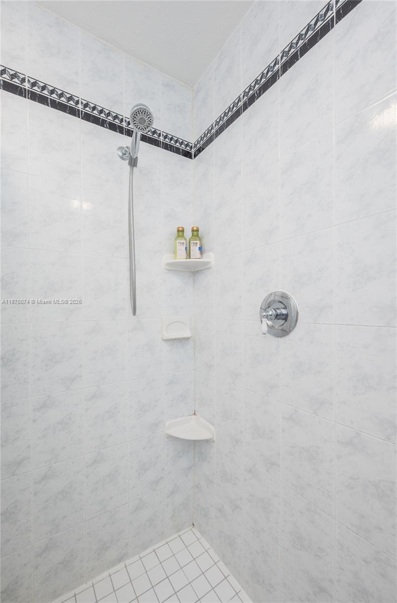 HOLLYWOOD HILLS - Residential Lease